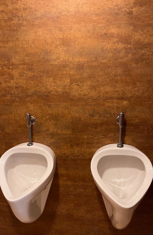 Bodendesign_Vito-Ragusa_Vinyl_WC_Wandbelag